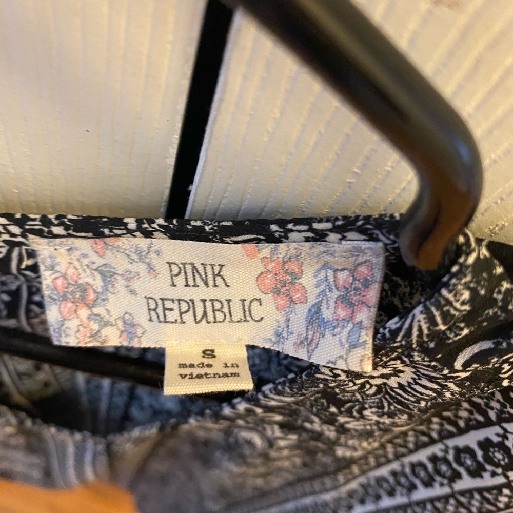 Black & white blouse